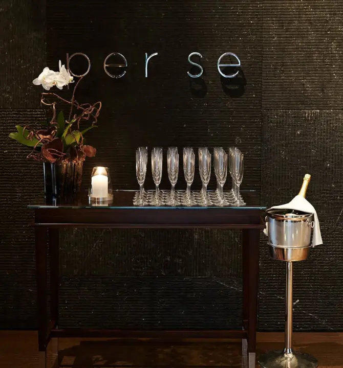 Per Se restaurant wall logo